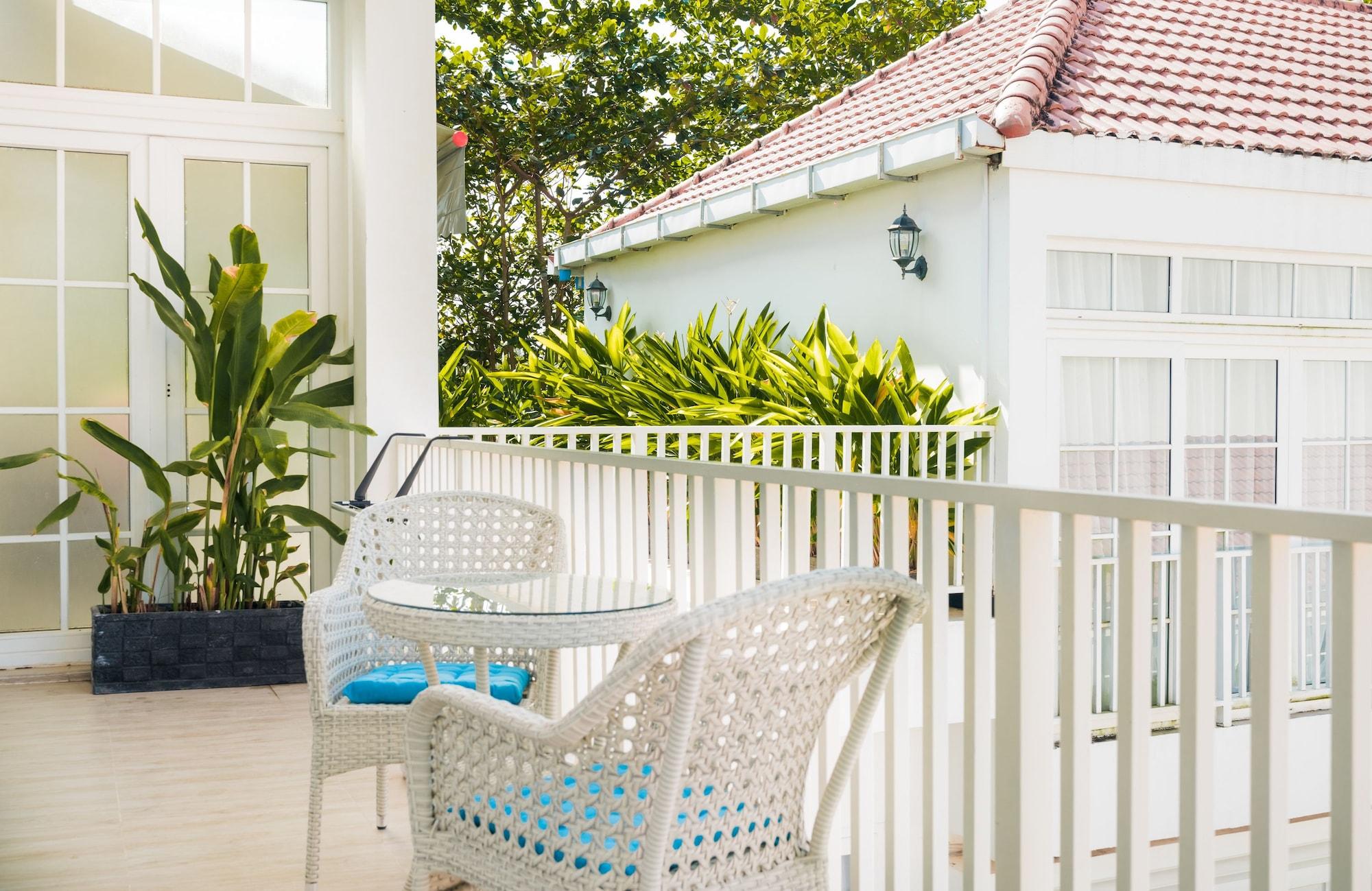 White Boutique Hotel And Residences Sihanoukville Exterior photo
